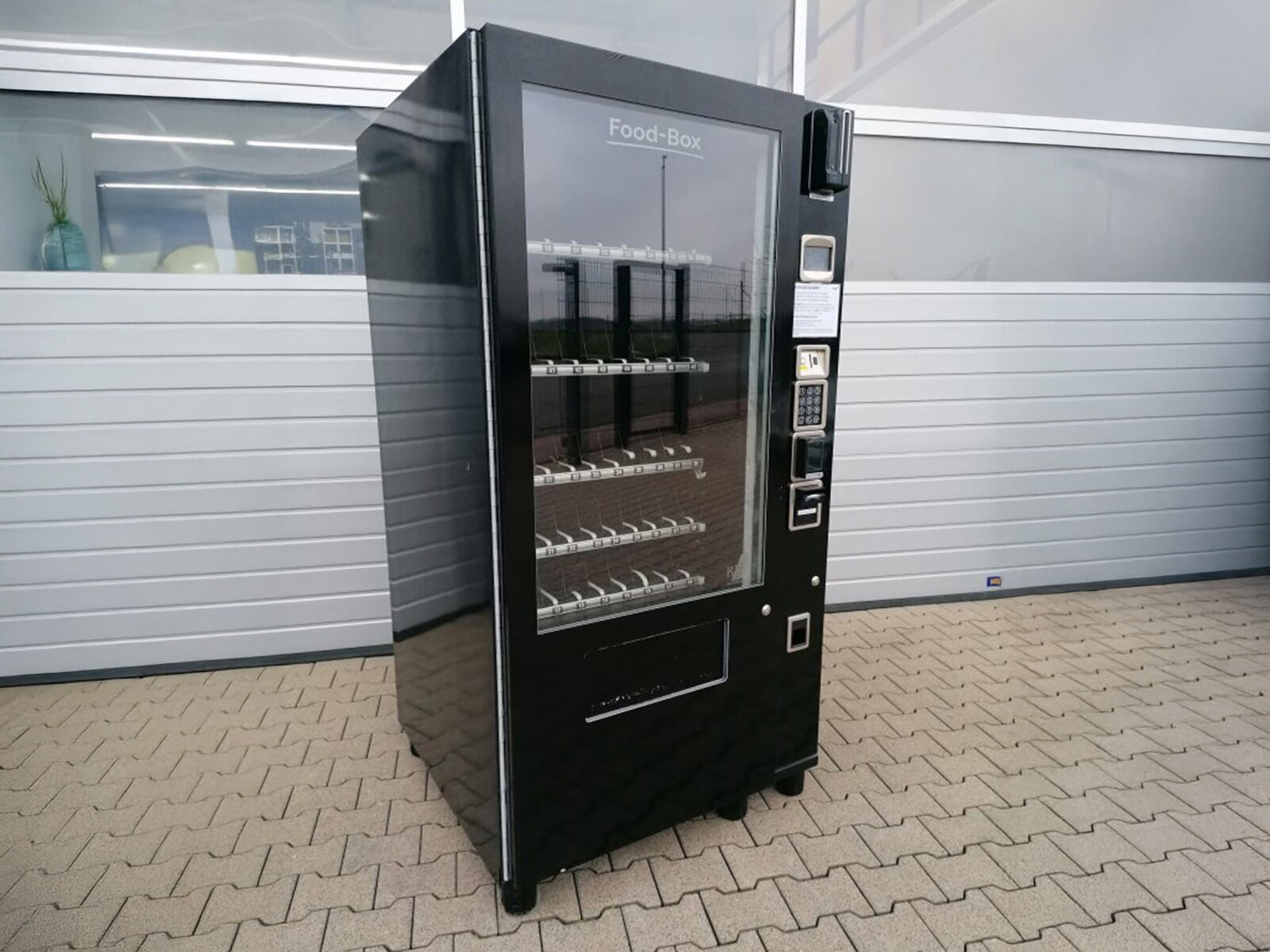 Gebrauchter Getränkeautomat mit Snackfunktion, Detailansicht      